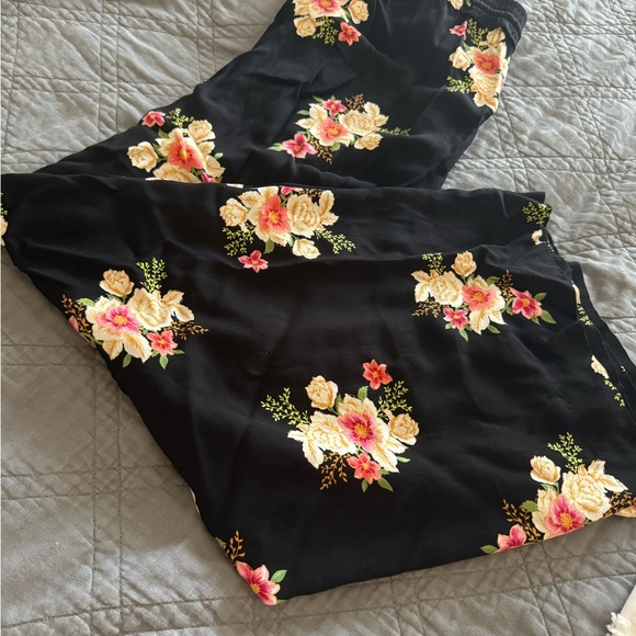 LOFT Size Large Black Floral Print Wide Leg Pants - Picture 2 of 3